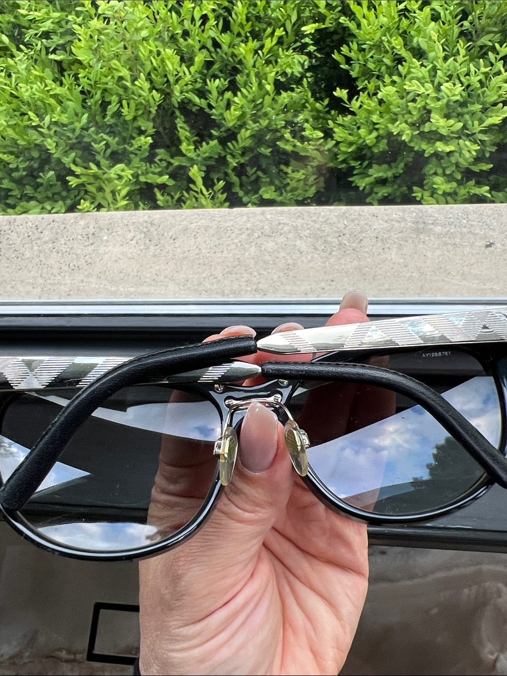 Burberry Black Cat-Eye Sunglasses with Dark Lenses - Picture 4 of 6